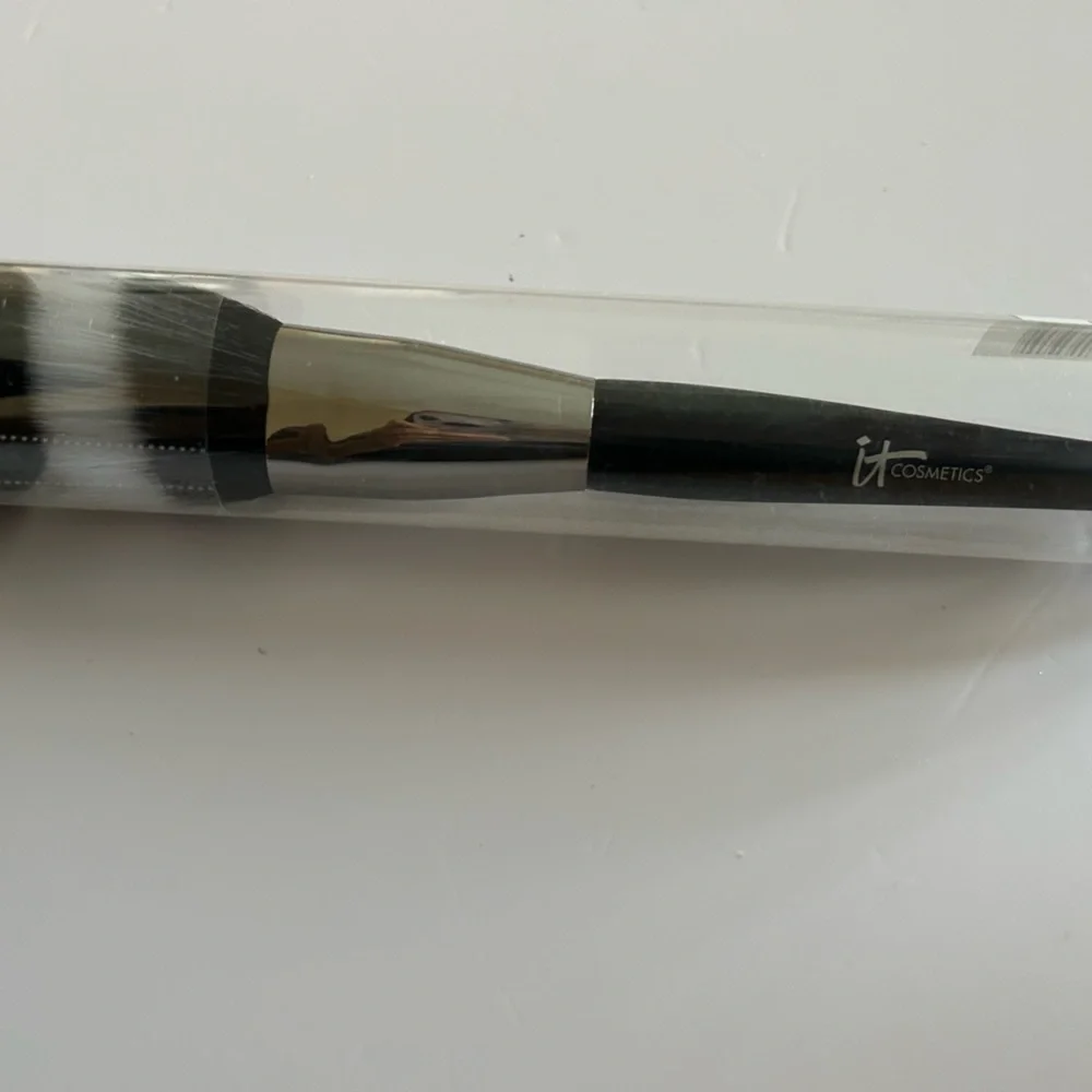 IT Cosmetics HEAVENLY LUXE ANGLED RADIANCE CRÈME BRUSH - SEALED.